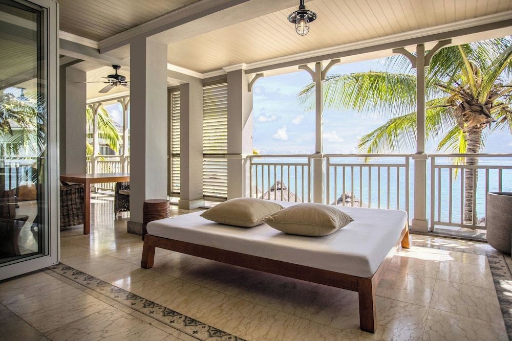 Suite, 1 King Bed with Sofa bed, Non Smoking, Balcony