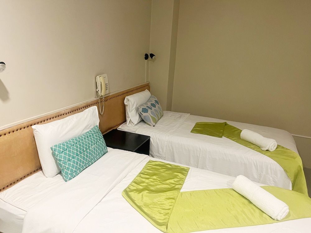 Cinfandel Suites Standard Twin Room 8