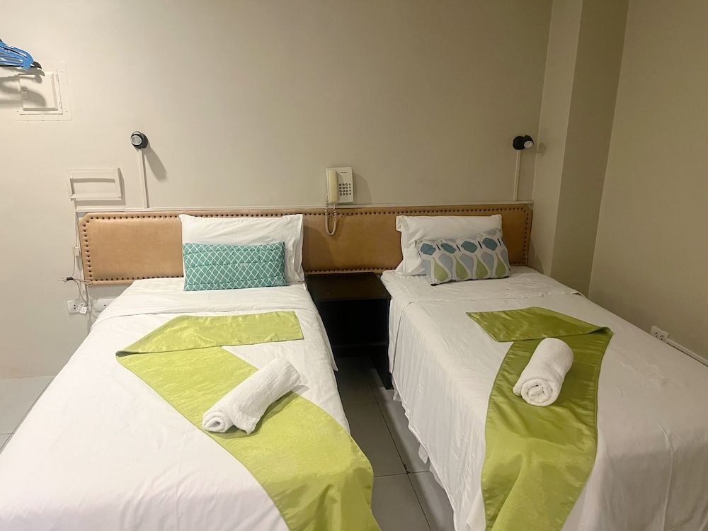 Cinfandel Suites Standard Twin Room 7