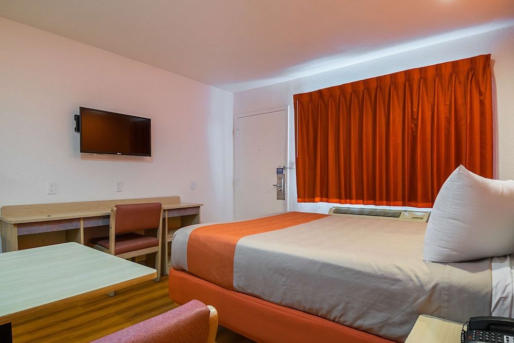 Standard Room, 1 Double Bed, Accessible, Smoking