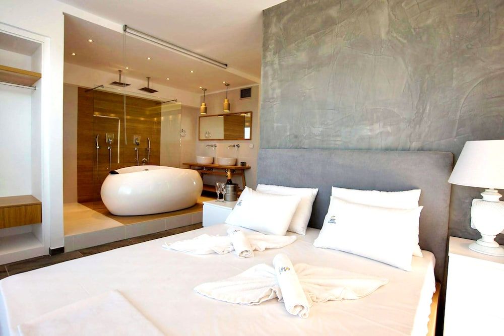 Deluxe Suite, Hot Tub, Sea View