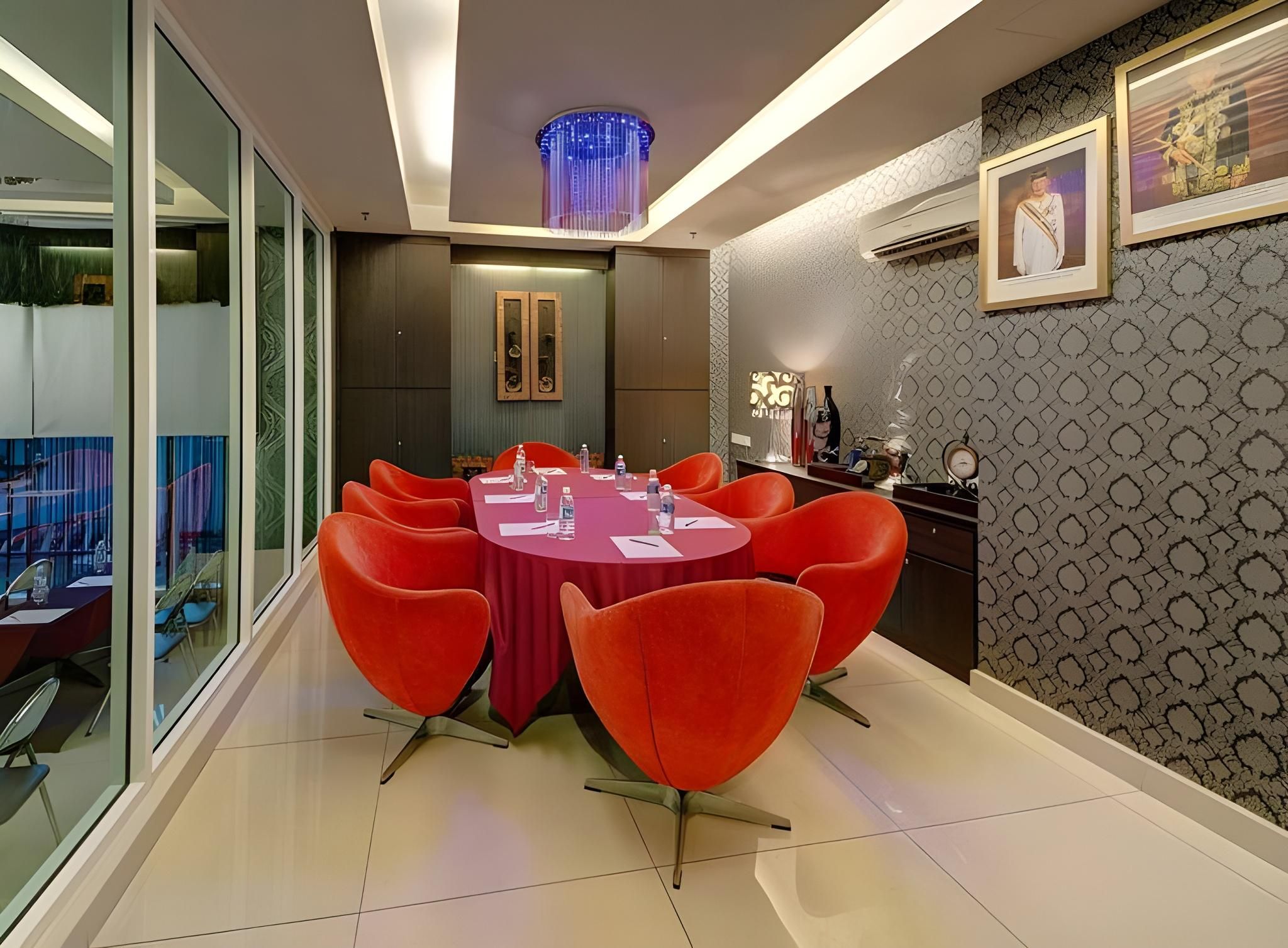 undefined Arenaa Deluxe Hotel 9