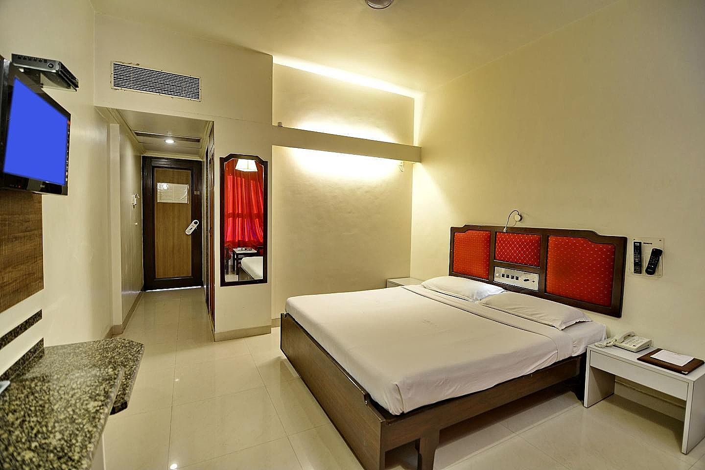 Hotel Ashish Plaza Deluxe Room 9