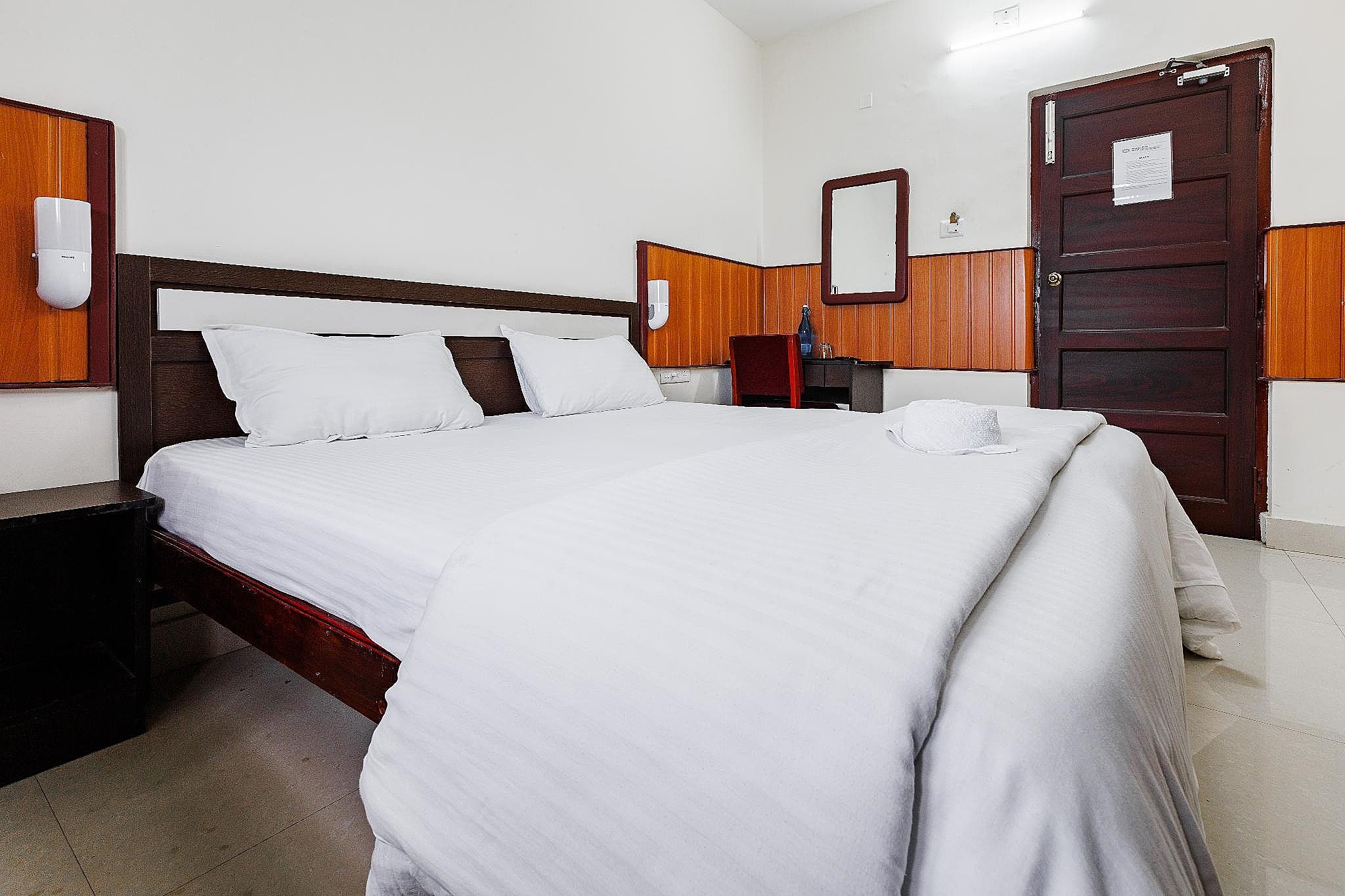 Paulson Park Hotel Standard Room Non AC