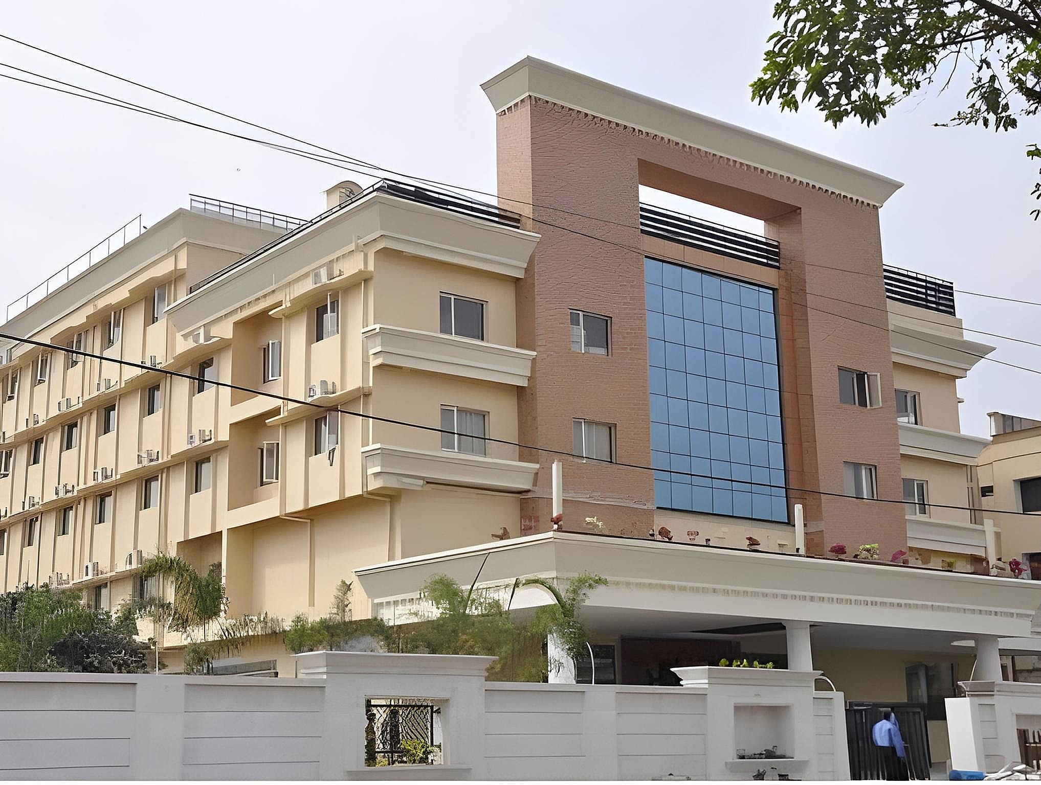 undefined Hotel Excellency 8