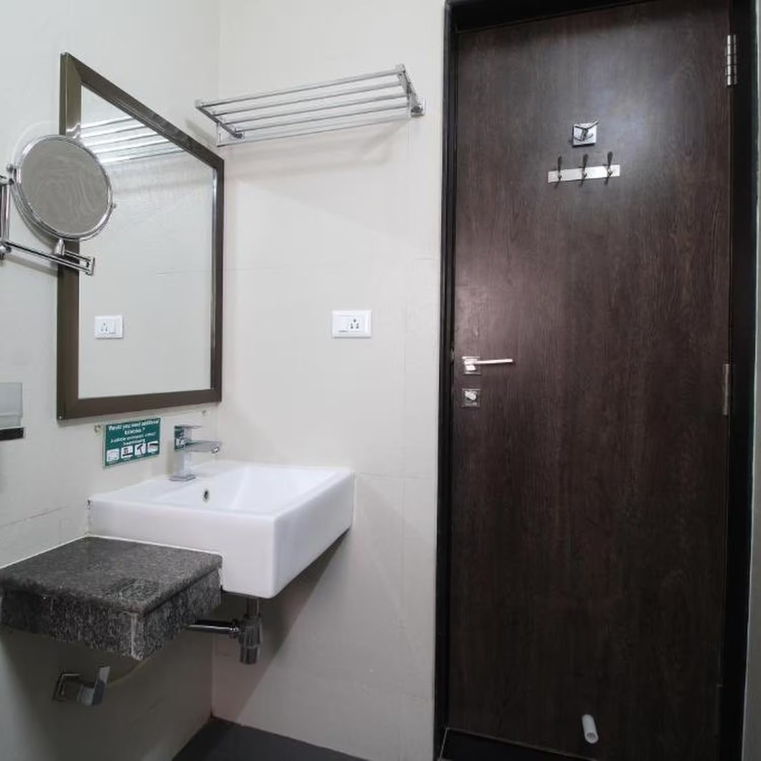 Marigold - Newly Renovated Hotel Superior Deluxe Room (Old Wings) - Complimentary Shuttle Pickup and Drop to Sai Baba Temple (Gate 2) 3