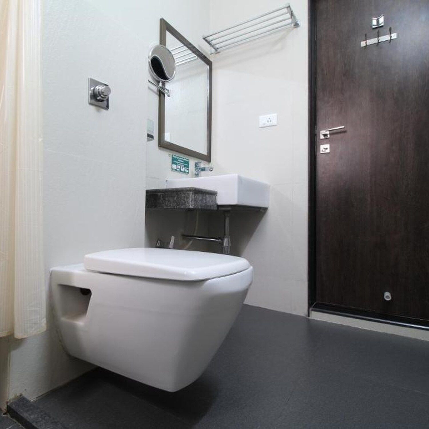 Marigold - Newly Renovated Hotel Superior Deluxe Room (Old Wings) - Complimentary Shuttle Pickup and Drop to Sai Baba Temple (Gate 2) 2