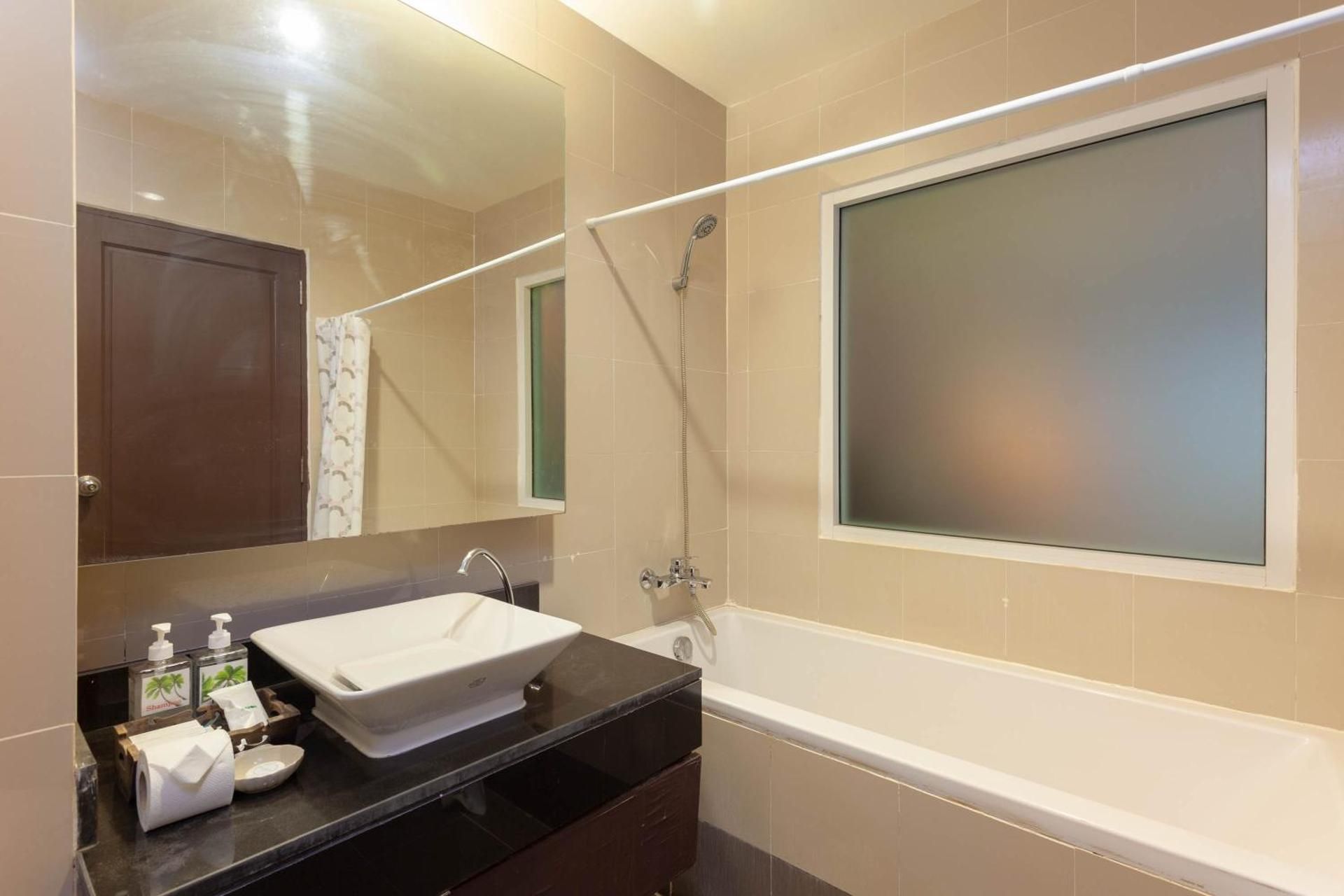 Deluxe Balcony Sea View - King Bed