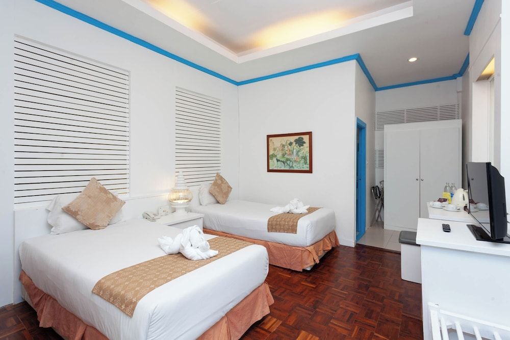 Al's Resort Deluxe Twin Room, Garden View