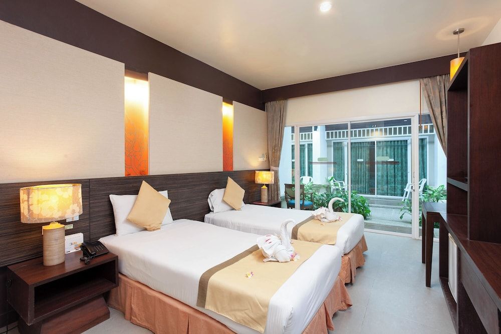 Al's Resort Courtyard Studio Twin Beds 2