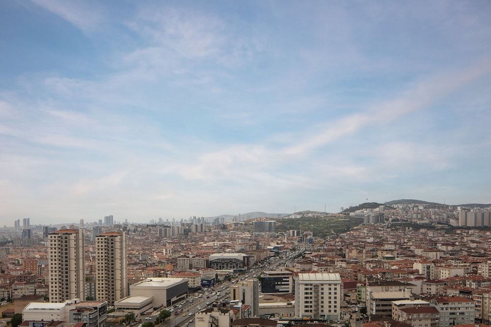 Istanbul Marriott Hotel Pendik Deluxe Room, 1 King Bed, City View 2
