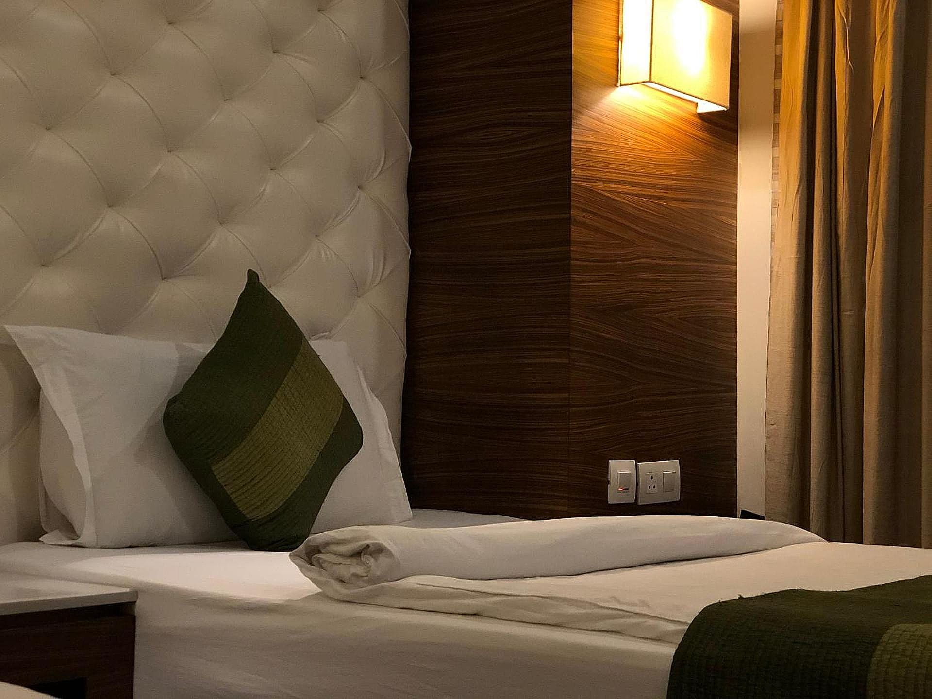 Ivory 32 Executive Room 2