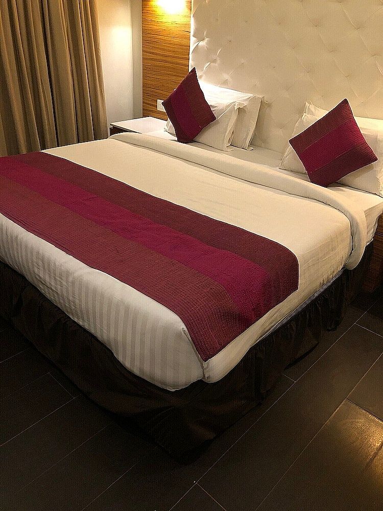 Ivory 32 Executive Room 3