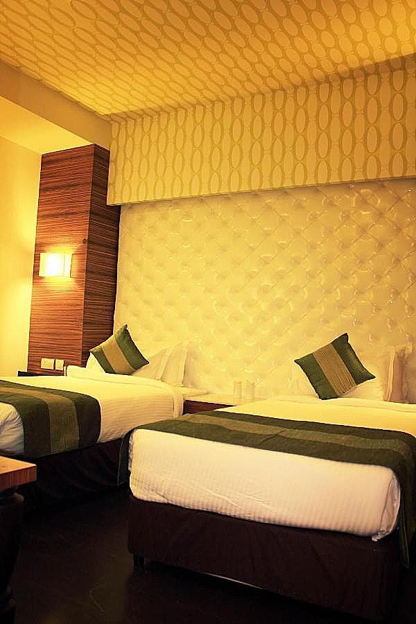 Ivory 32 Executive Room 6