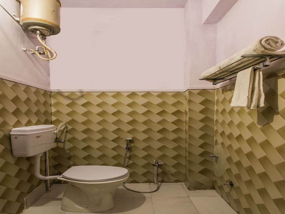 OYO 15401 Hotel Surana palace Deluxe Double or Twin Room 6