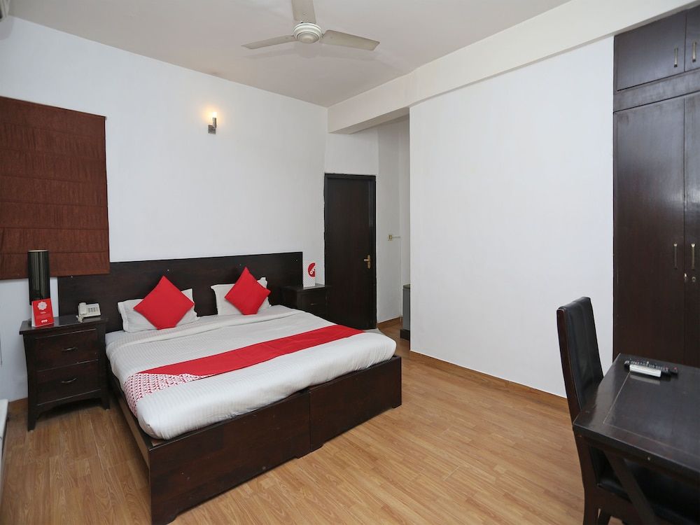 OYO 15401 Hotel Surana palace Deluxe Double or Twin Room 5