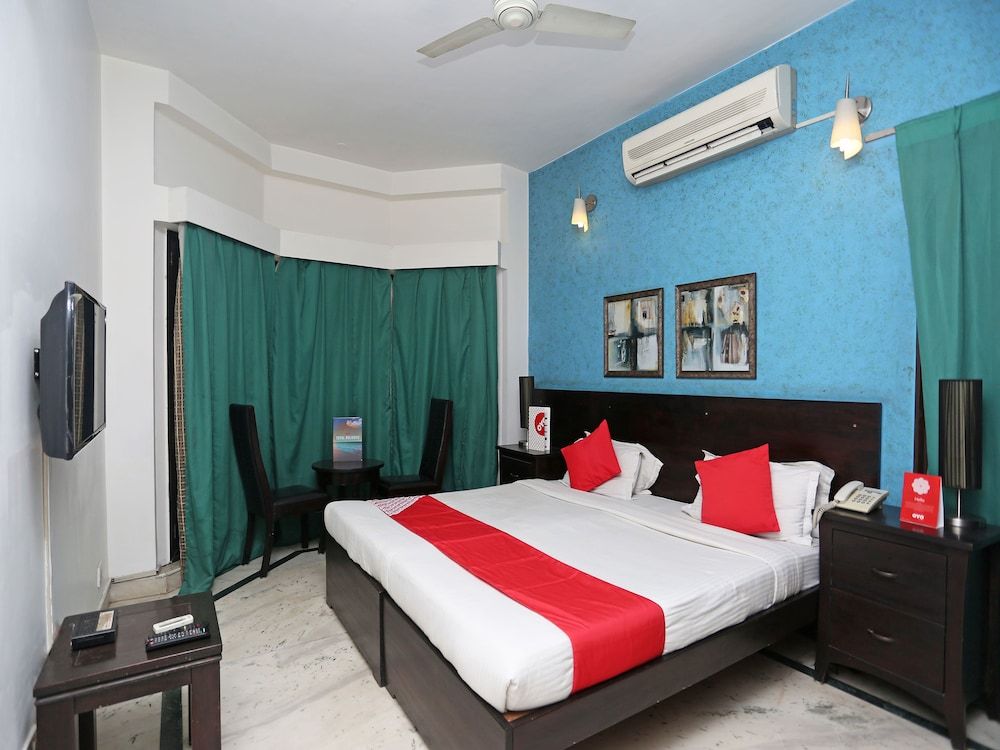 OYO 15401 Hotel Surana palace Suite, 1 King Bed 3