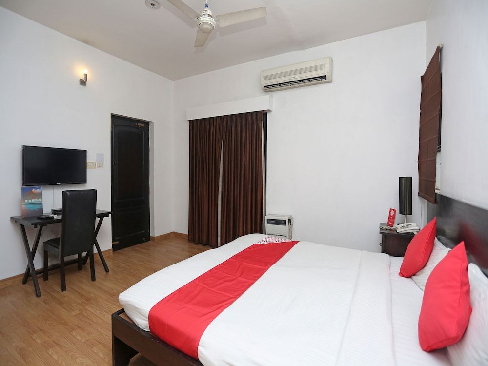 OYO 15401 Hotel Surana palace Deluxe Double or Twin Room 7
