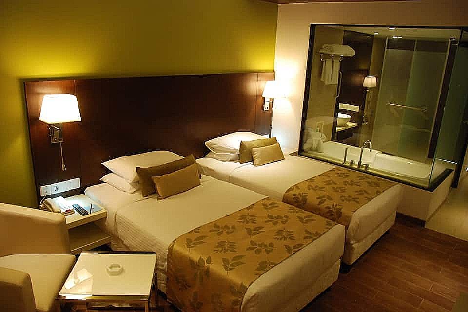 Ramee Grand Hotel and Spa Pune Club Room with Bathtub 3