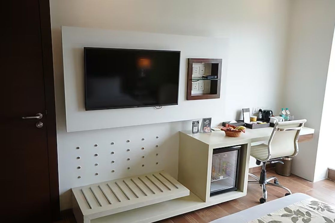 Ramee Grand Hotel and Spa Pune Superior Room with Bathtub 5