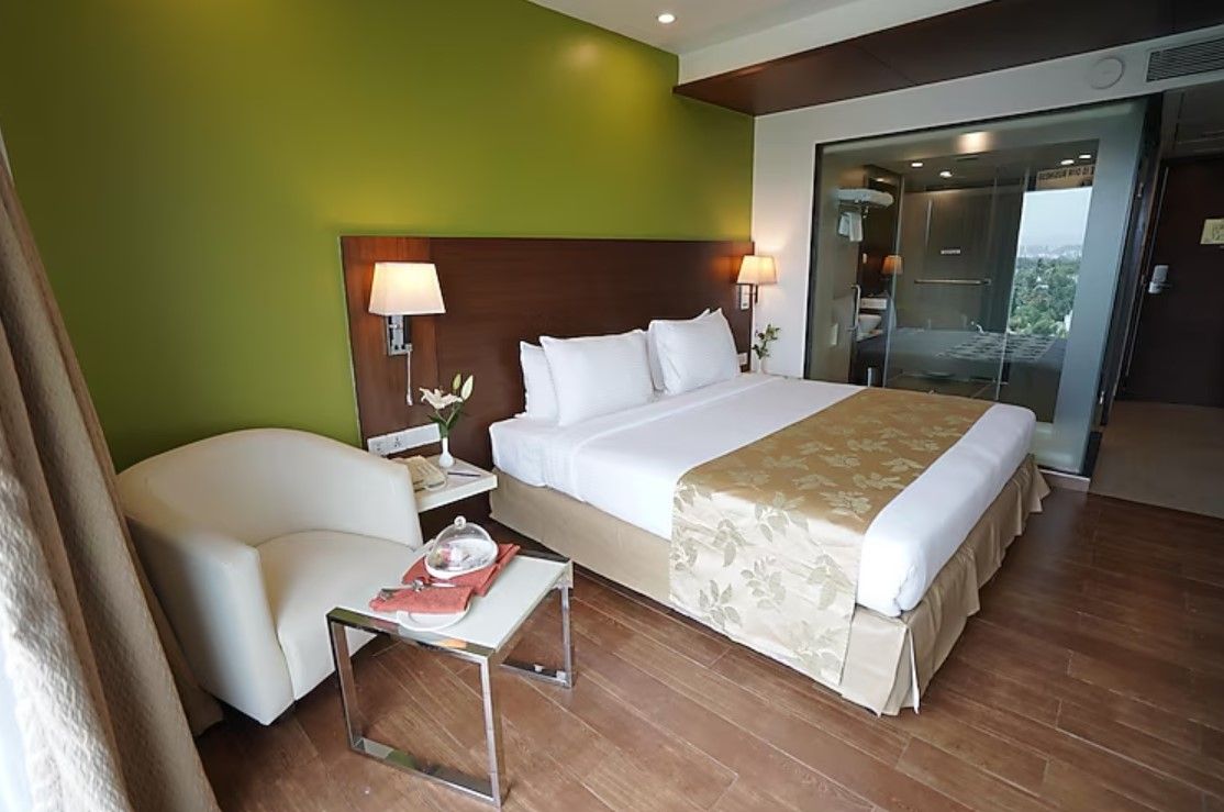 Ramee Grand Hotel and Spa Pune Superior Room with Bathtub 3