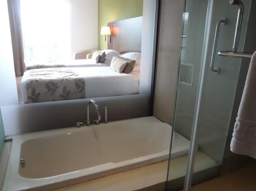 Ramee Grand Hotel and Spa Pune Superior Room with Bathtub 4