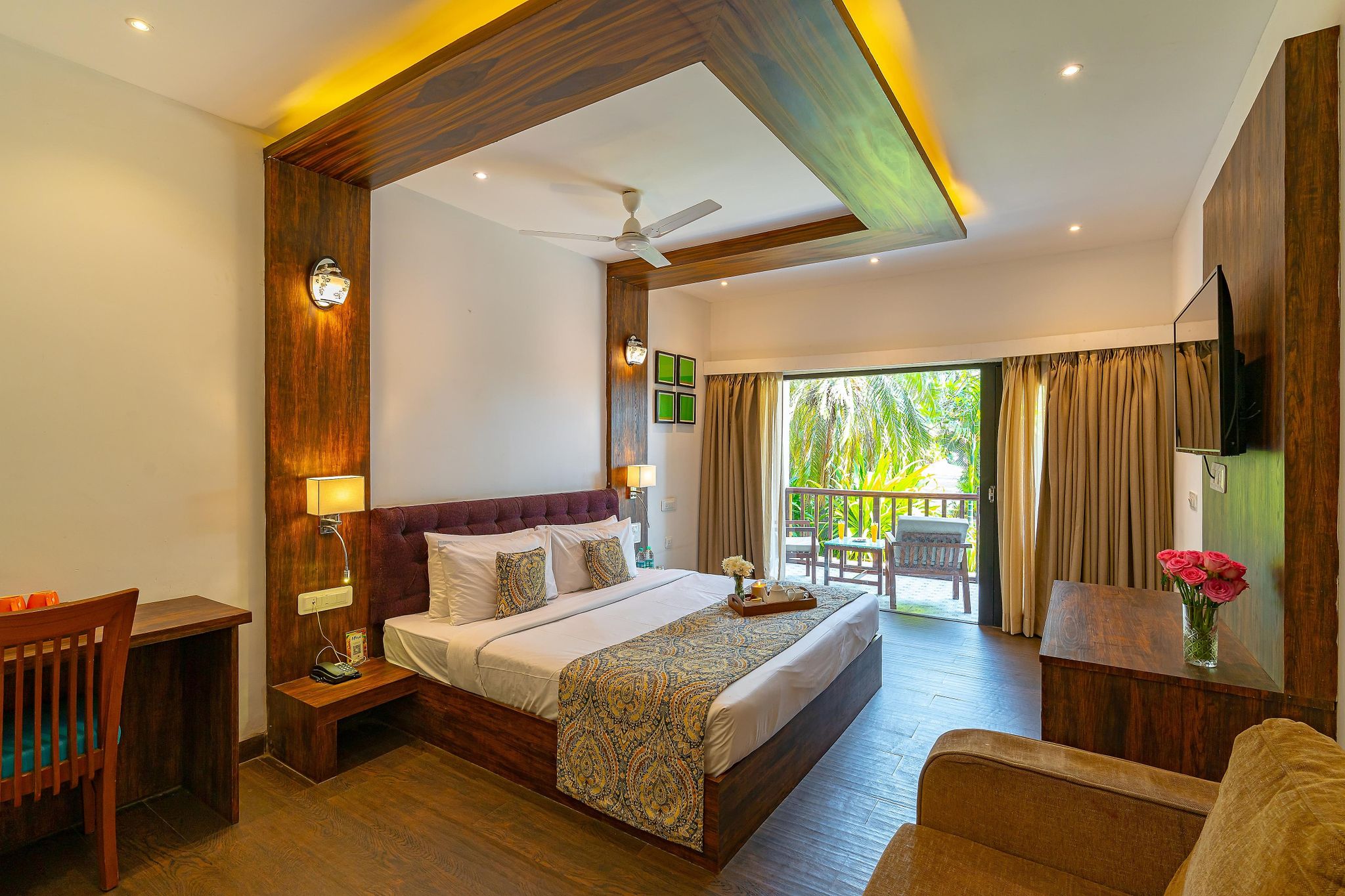 Luxury Room with Garden View and Balcony