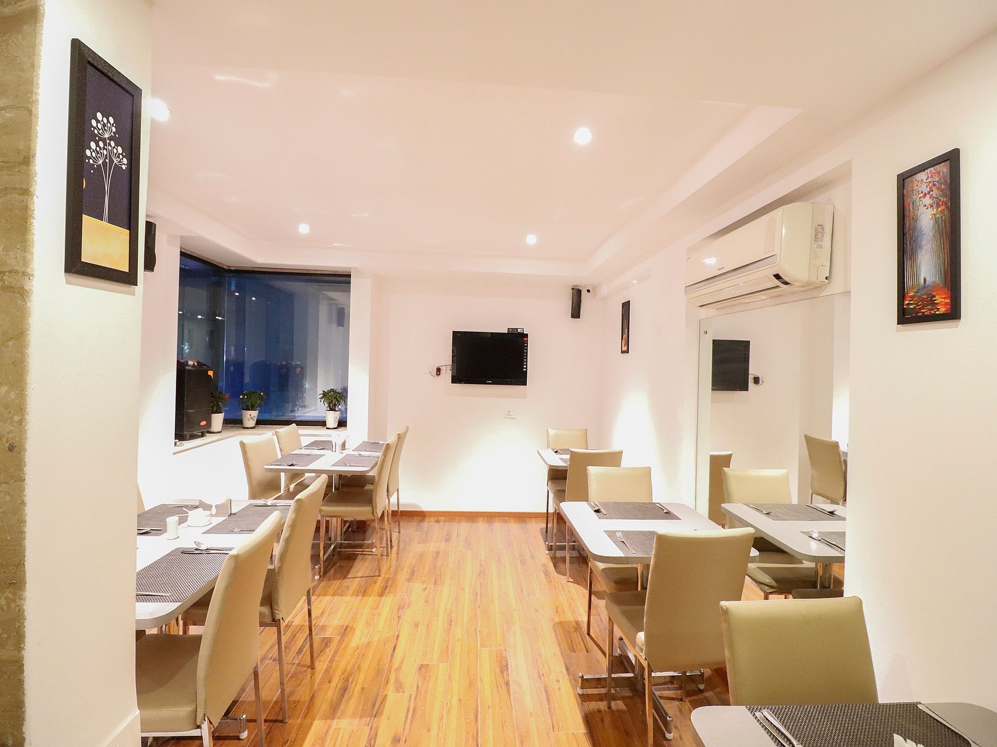 Food & Dining