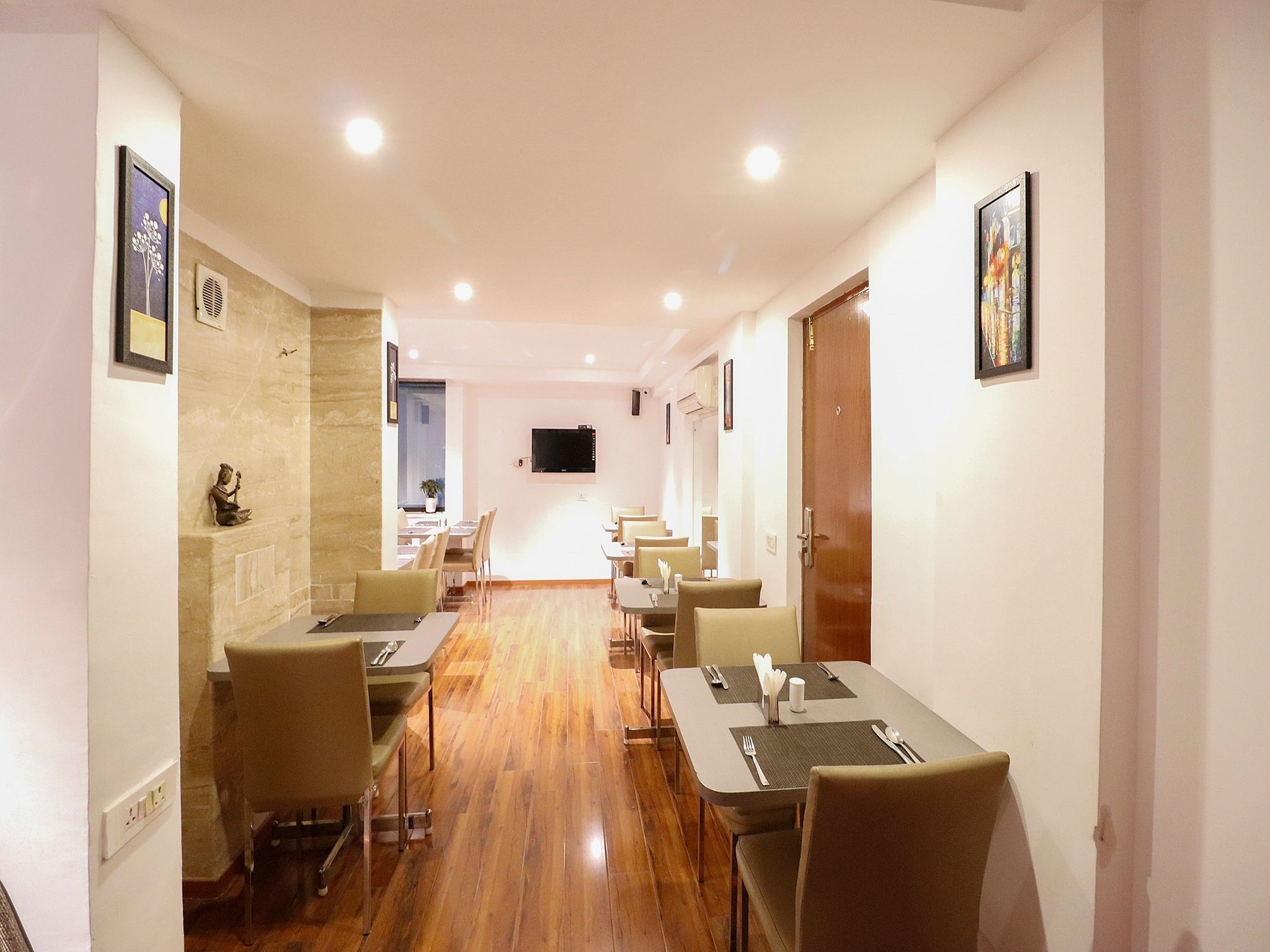 Food & Dining