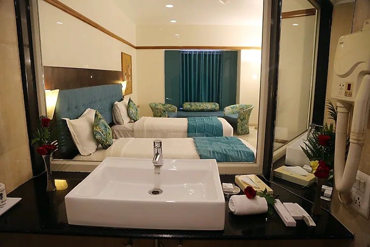HOTEL PARAS MAHAL Deluxe Twin Room 4