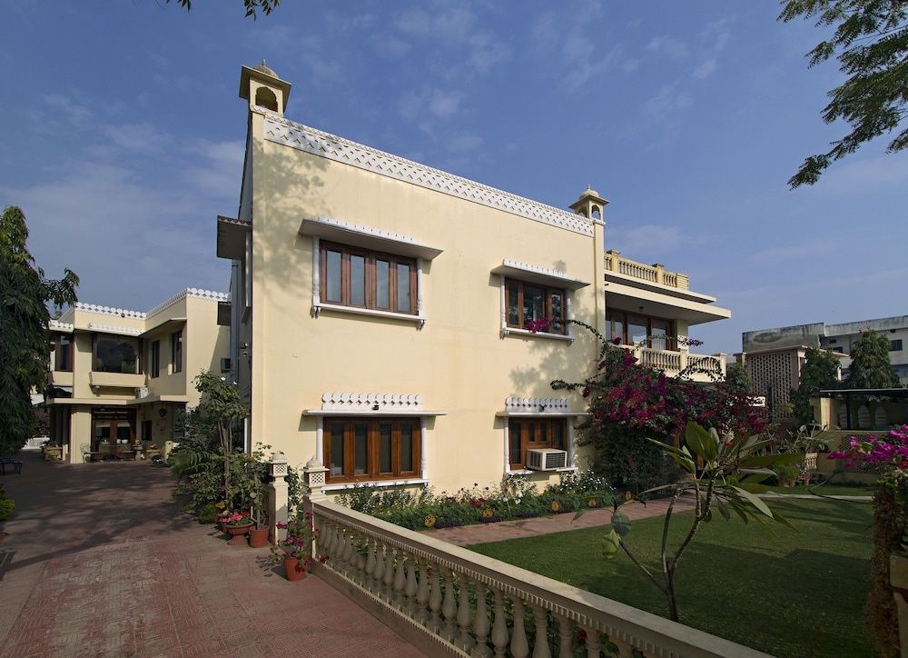 Dera Rawatsar Heritage Hotel