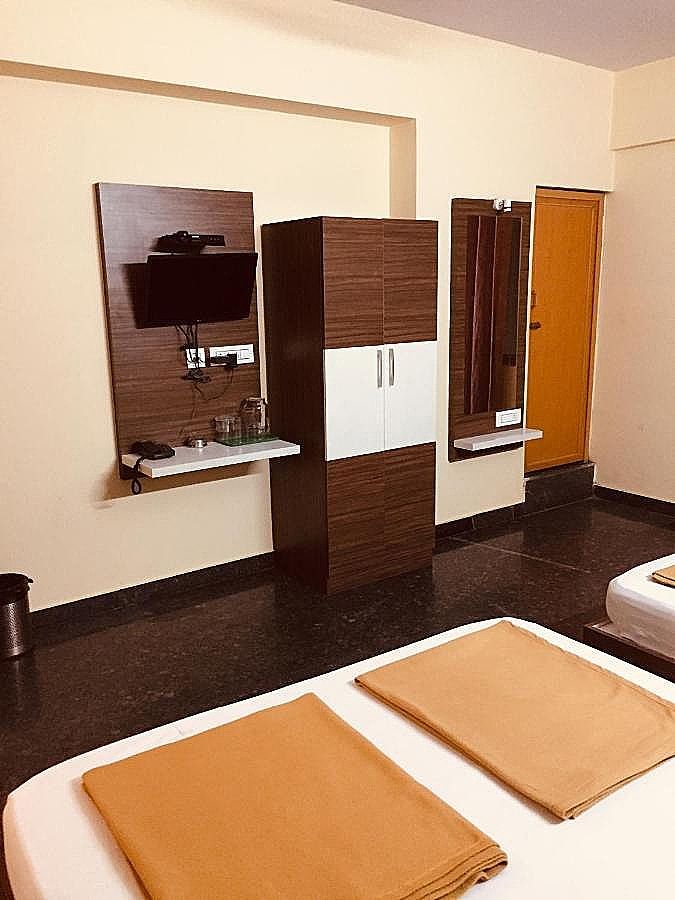 Hotel Maurya Deluxe AC Room 4