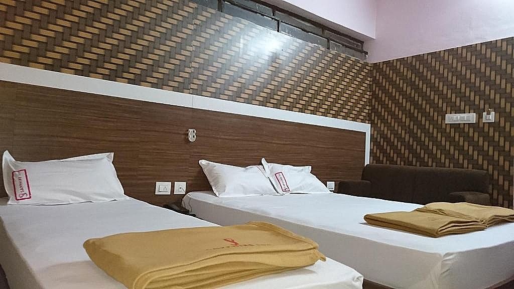 Hotel Maurya Deluxe AC Room 7