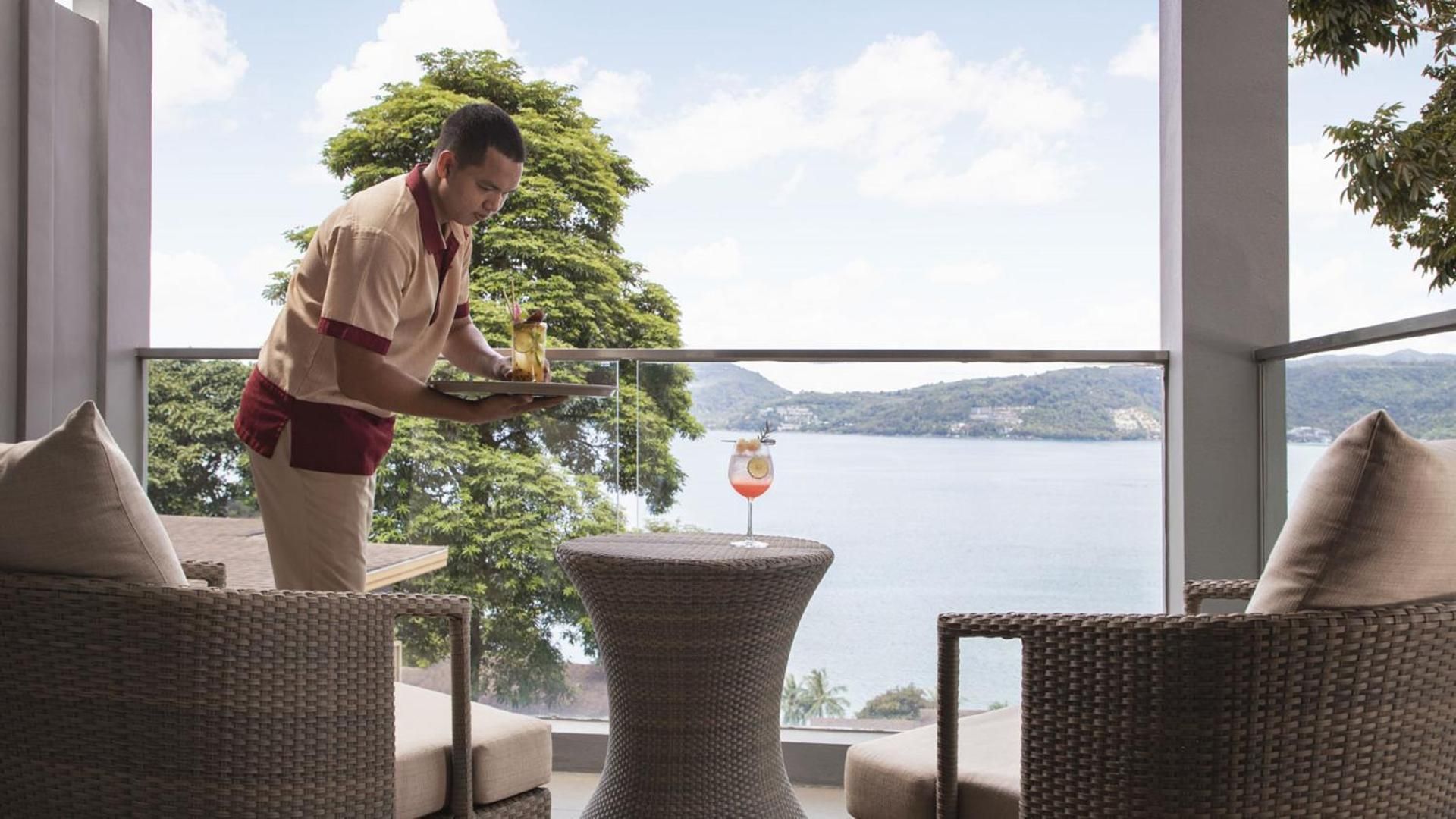 Club One Bedroom Suite Ocean View Balcony