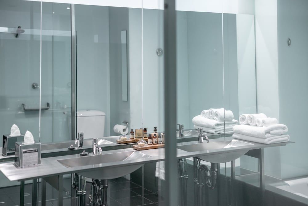 Adelphi Hotel Premier Twin Room 2