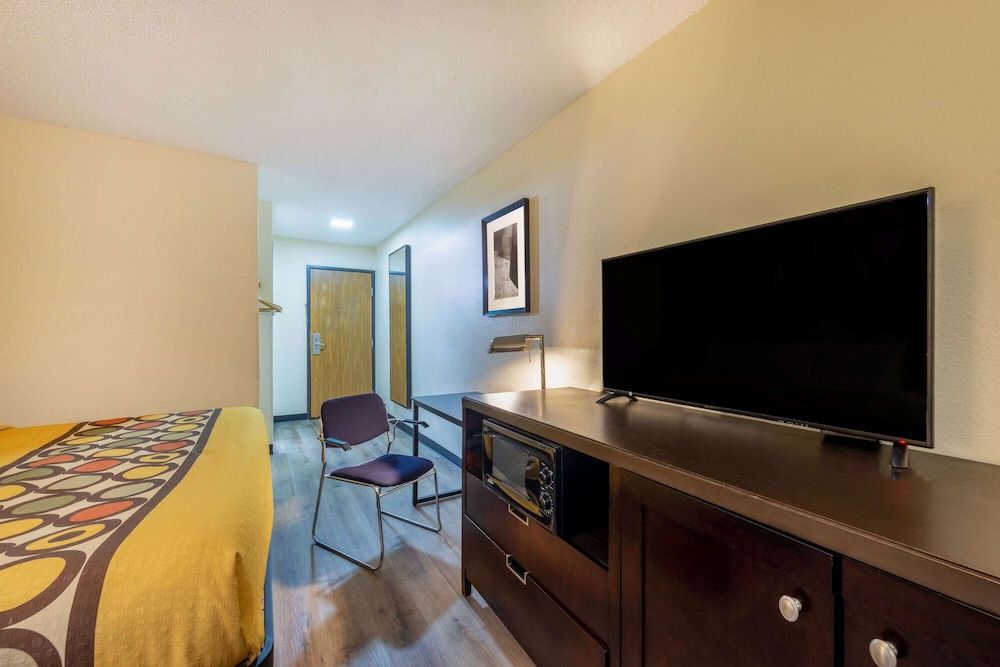 Standard Room, 1 Queen Bed