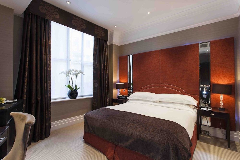 Capital Townhouse Superior King