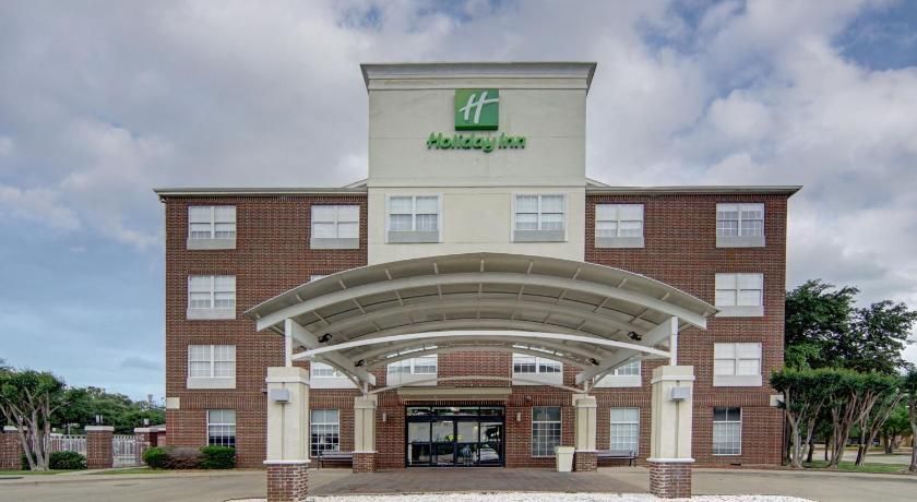 Holiday Inn and Suites Dallas-Addison By IHG