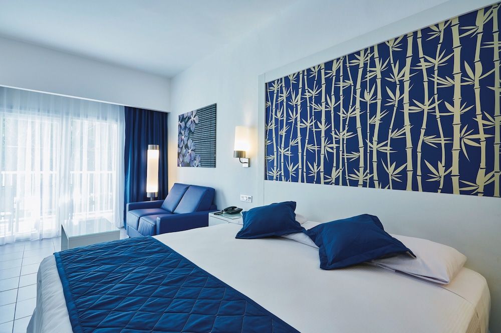 Deluxe Room (L)