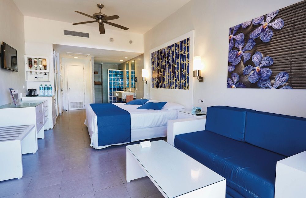 Family Room (Deluxe, E)
