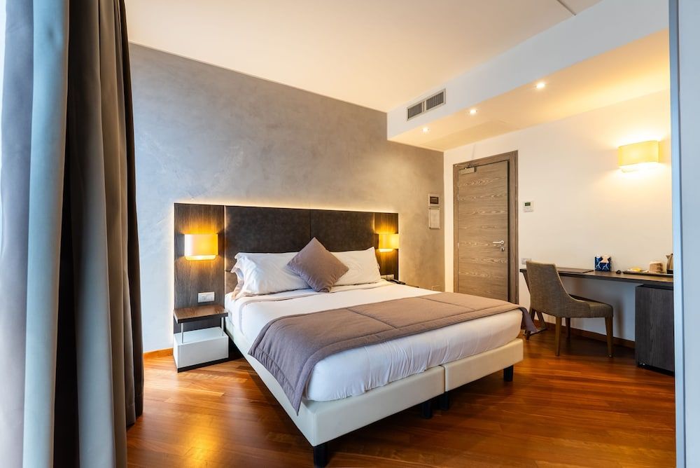 Hotel Como Superior Double or Twin Room 2