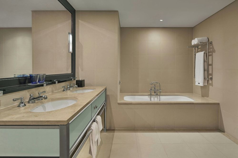 The Westin Melbourne Room, 1 King Bed, Non Smoking (Westin Workout King) 3