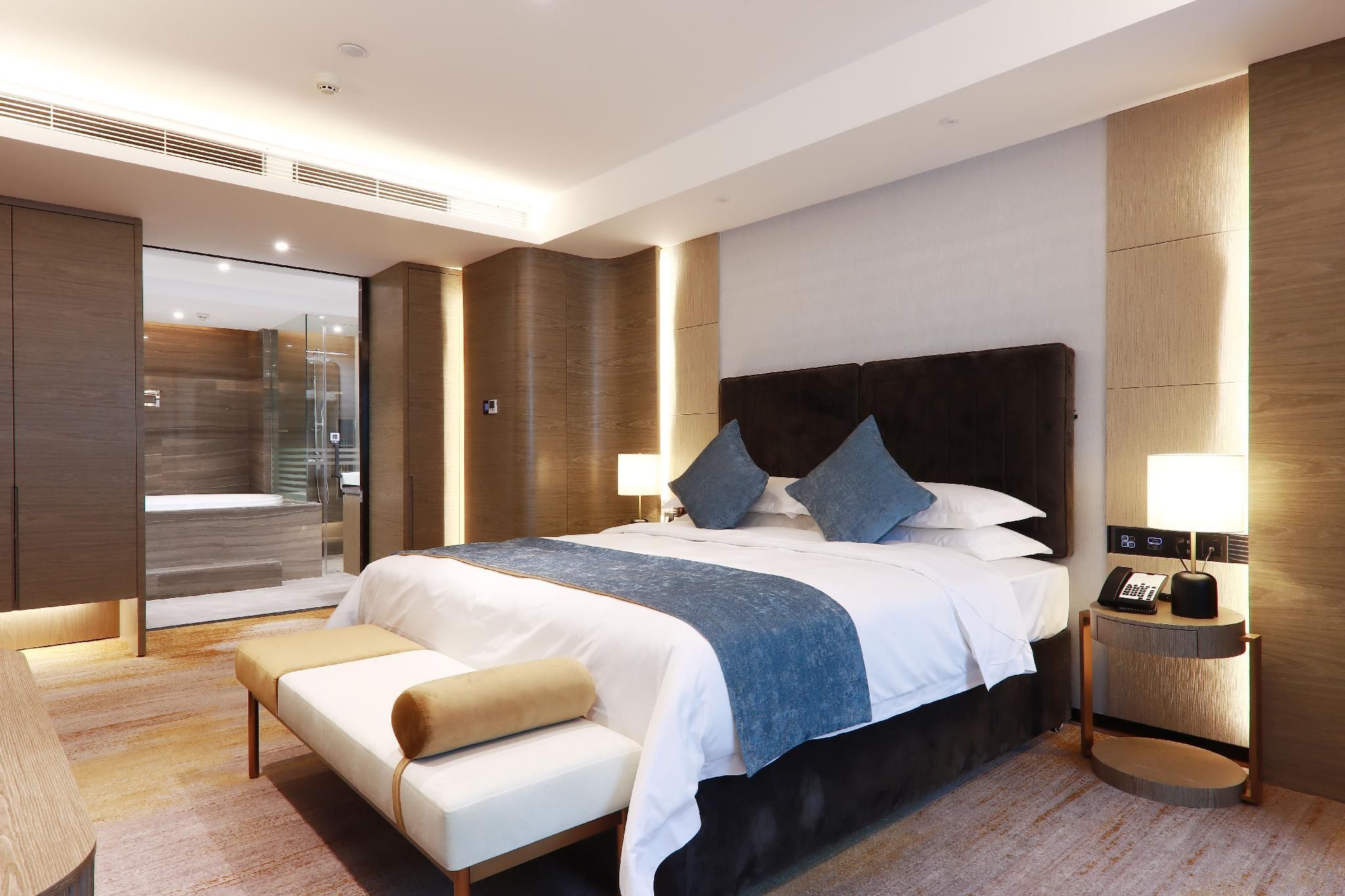 Premier Deluxe Suite