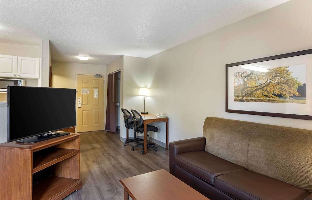 Extended Stay America Suites Mt Laurel Pacilli Place Deluxe Studio, 1 Queen Bed with Sofa bed, Non Smoking 3