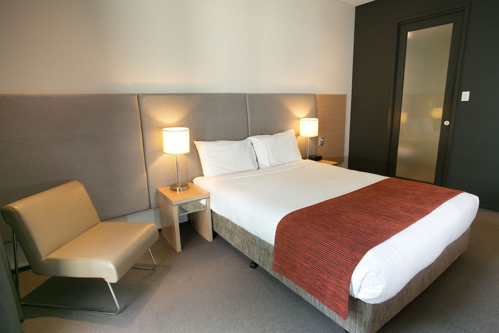 Alpha Hotel Eastern Creek Deluxe Room, 1 Queen Bed 2