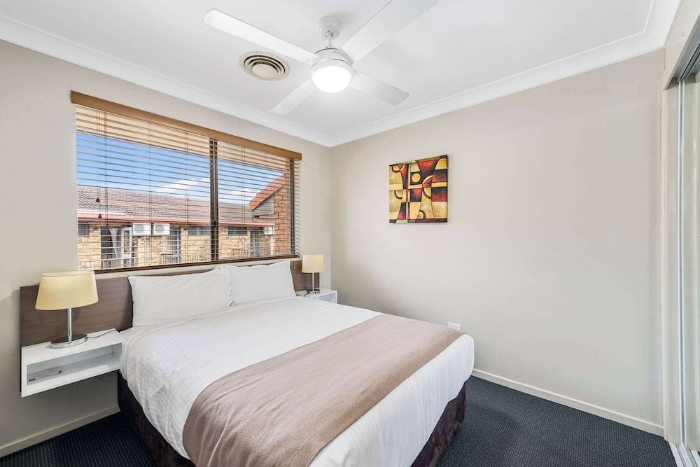 Three Bedroom Apartment - One Queen, One Double & Two Single Beds