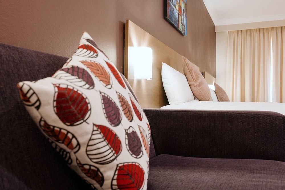 Deluxe Twin Room - Queen & Single Bed