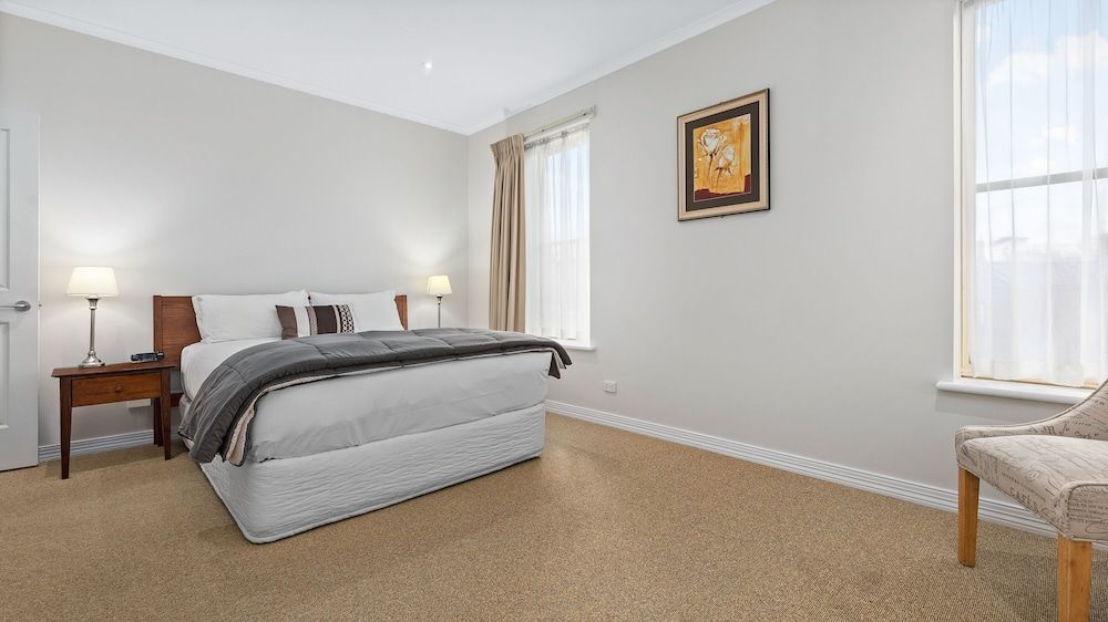 One Bedroom Apartment