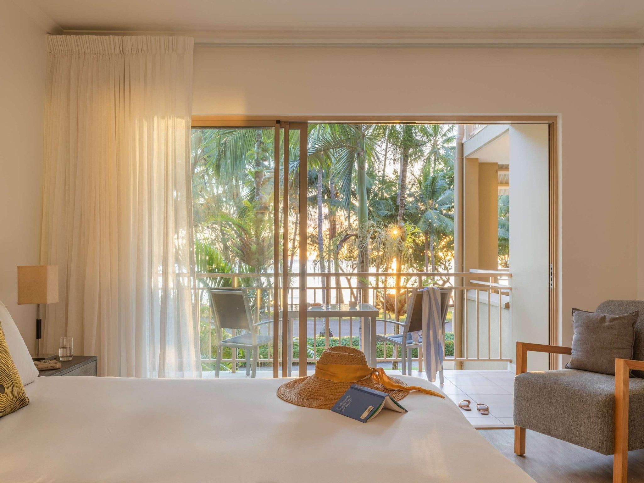 Mantra Amphora Palm Cove 2 Bedroom Ocean Dual Key