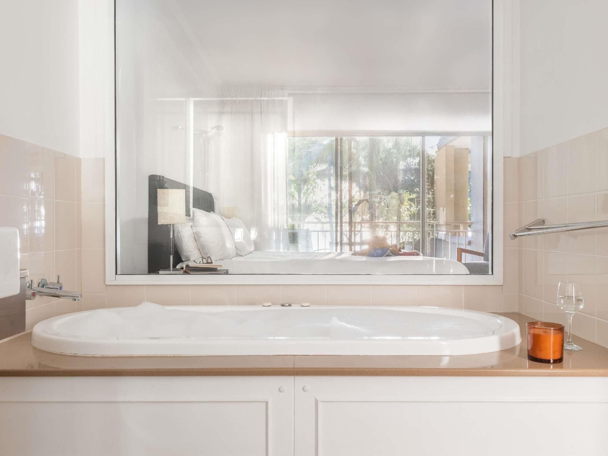 Mantra Amphora Palm Cove 2 Bedroom Ocean Dual Key 2